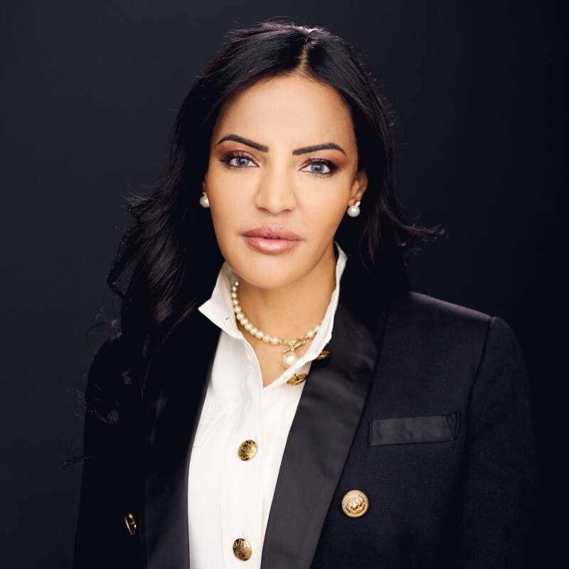 elizabeth panayi extreme land director